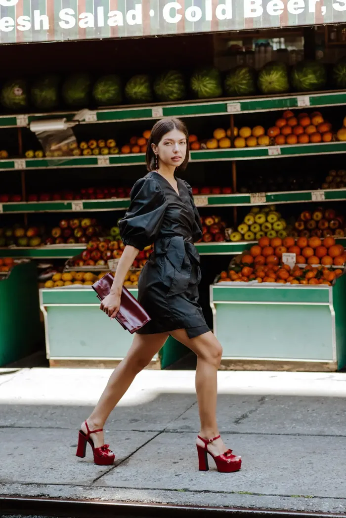 Black Lusso Wrap Dress - Imagen 4