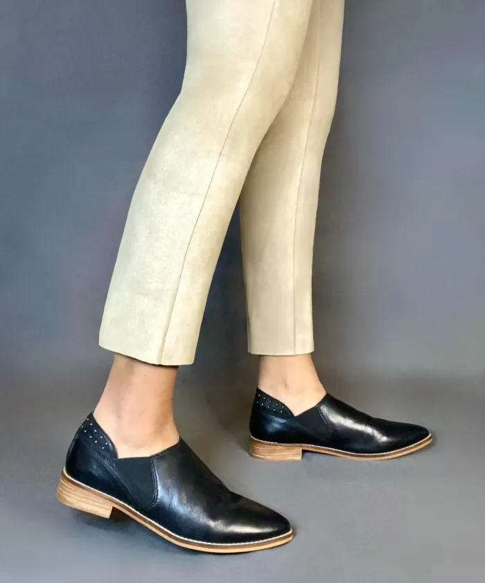 Kate Black Dress Shoes - Stylish Women's Leather Loafers with Metallic Studs & Block Heels - Imagen 6