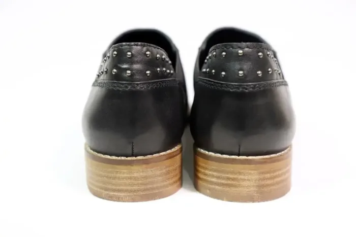 Kate Black Dress Shoes - Stylish Women's Leather Loafers with Metallic Studs & Block Heels - Imagen 4