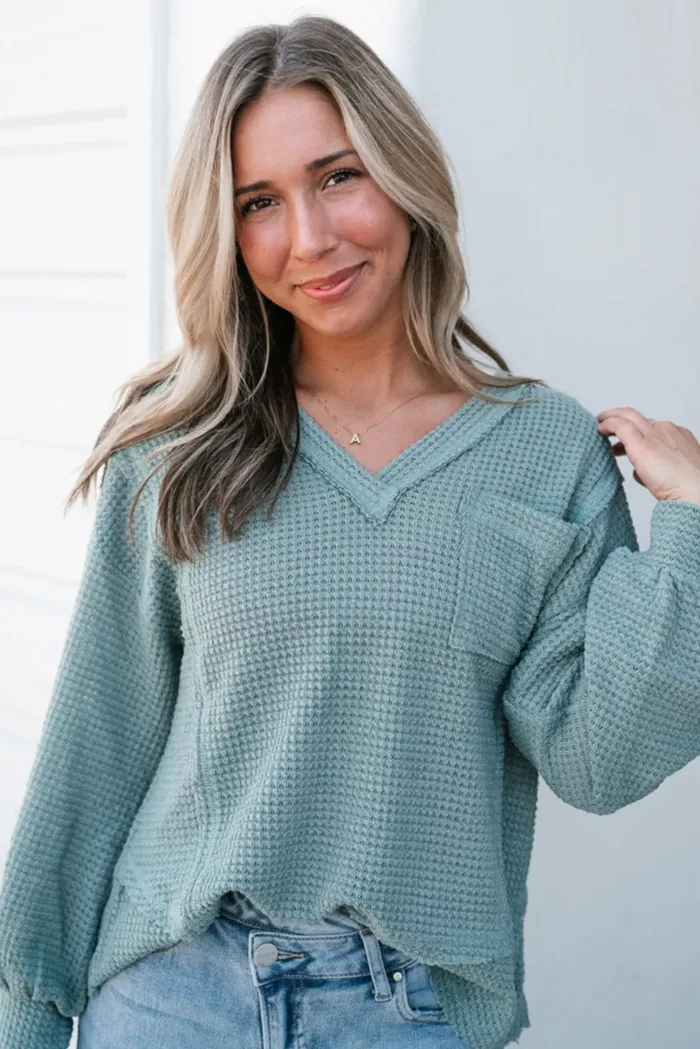 Eden Raw Edge Detail Waffle Knit V Neck Top - Imagen 18