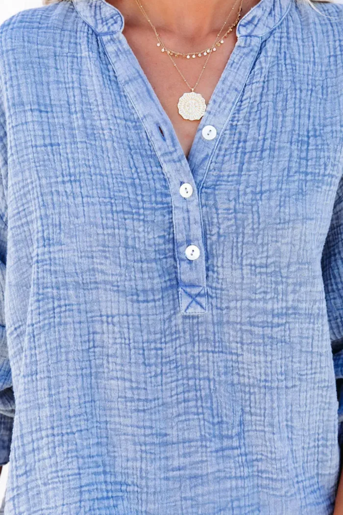 Naomi Crinkle Textured Loose Henley Top - Imagen 10