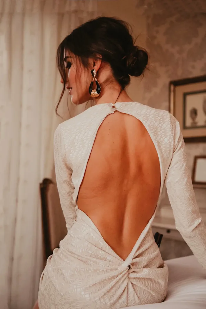 Ivory Long Sleeve Backless Dress - Imagen 13