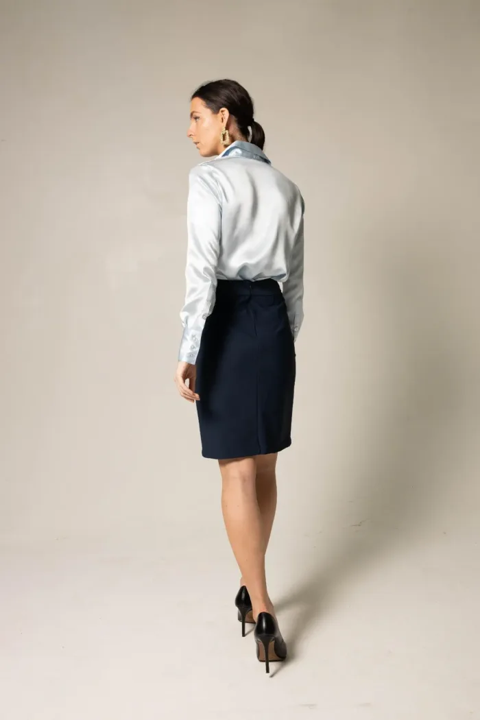Luxe Silk Blouse in Blue - Imagen 5
