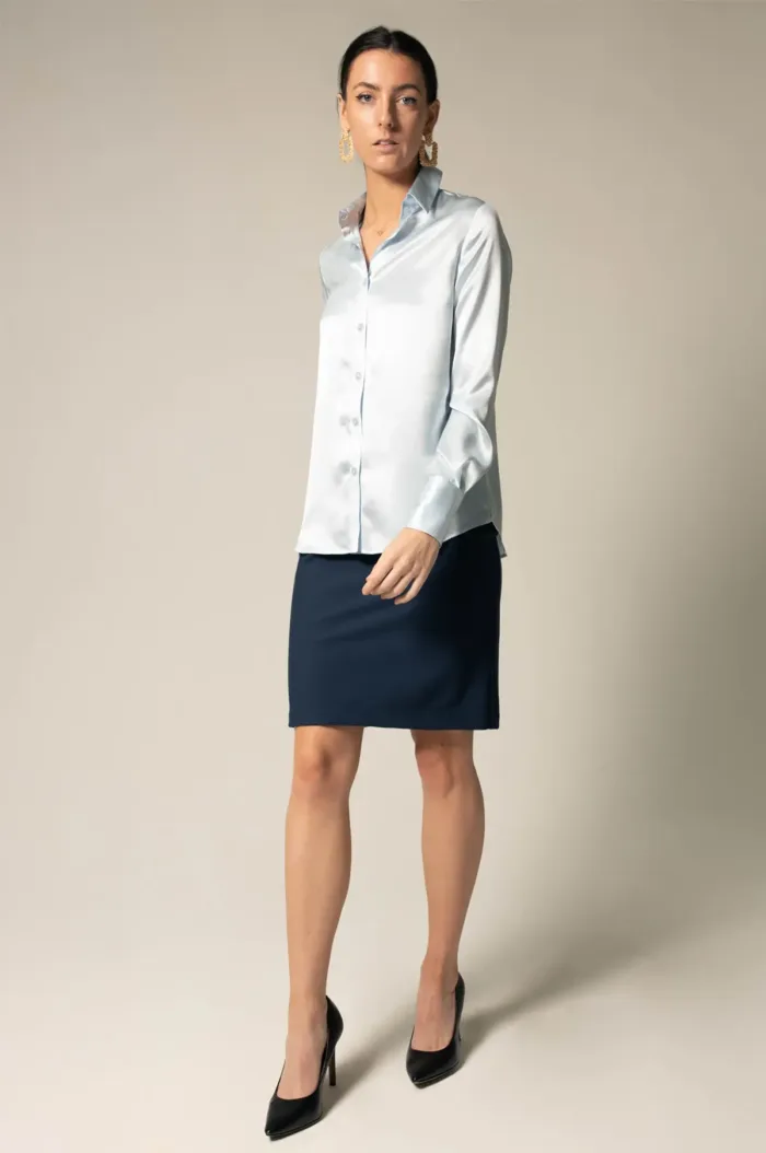 Luxe Silk Blouse in Blue - Imagen 2